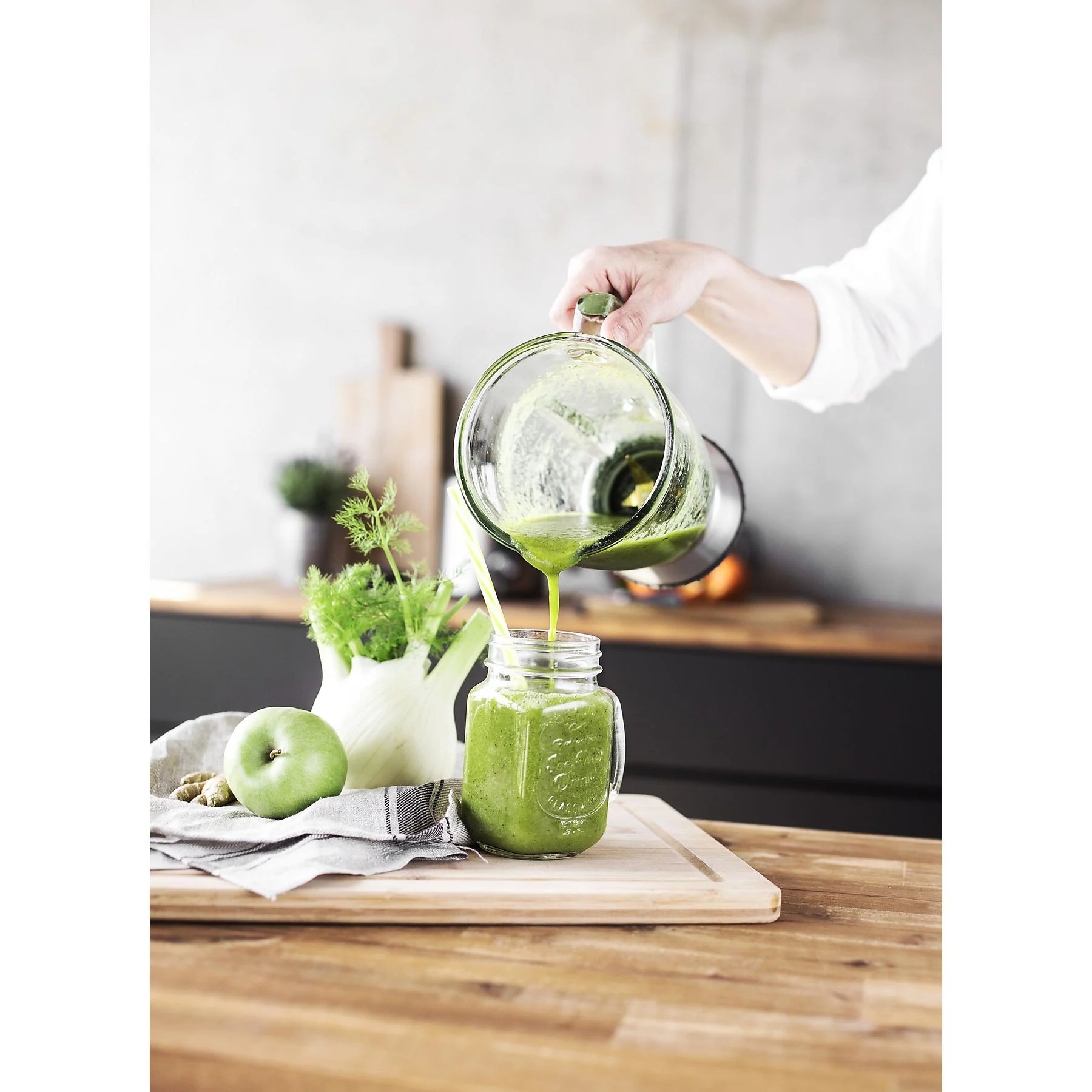 GASTROBACK 40153 Design Multijuicer Digital Pro Entsafter 1300 Watt, Silber