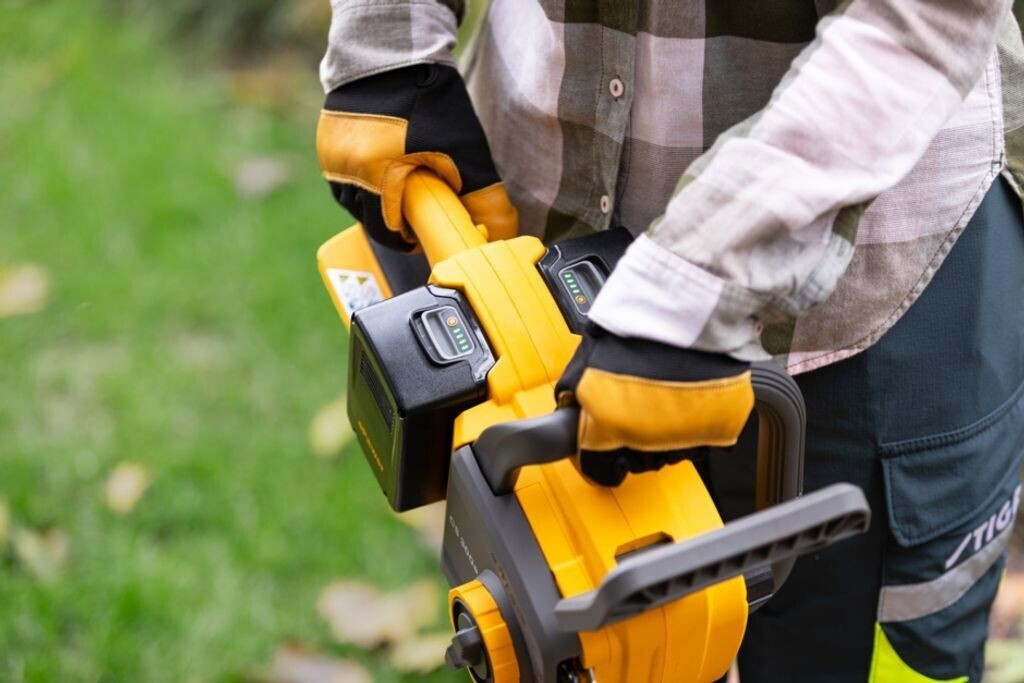 Stiga CS 300e Kit (mit 2 Akkus 4 Ah und Ladegerät)