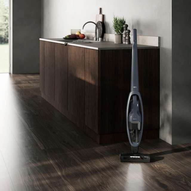 AEG Akku-Hand-und Stielstaubsauger »CLEAN 5000 Akku-Staubsauger (AS52CB18DB)«, 2in1, leise 79 dB(A), 58% Recyclingkunststoff, bis zu 45 Min. Laufzeit
