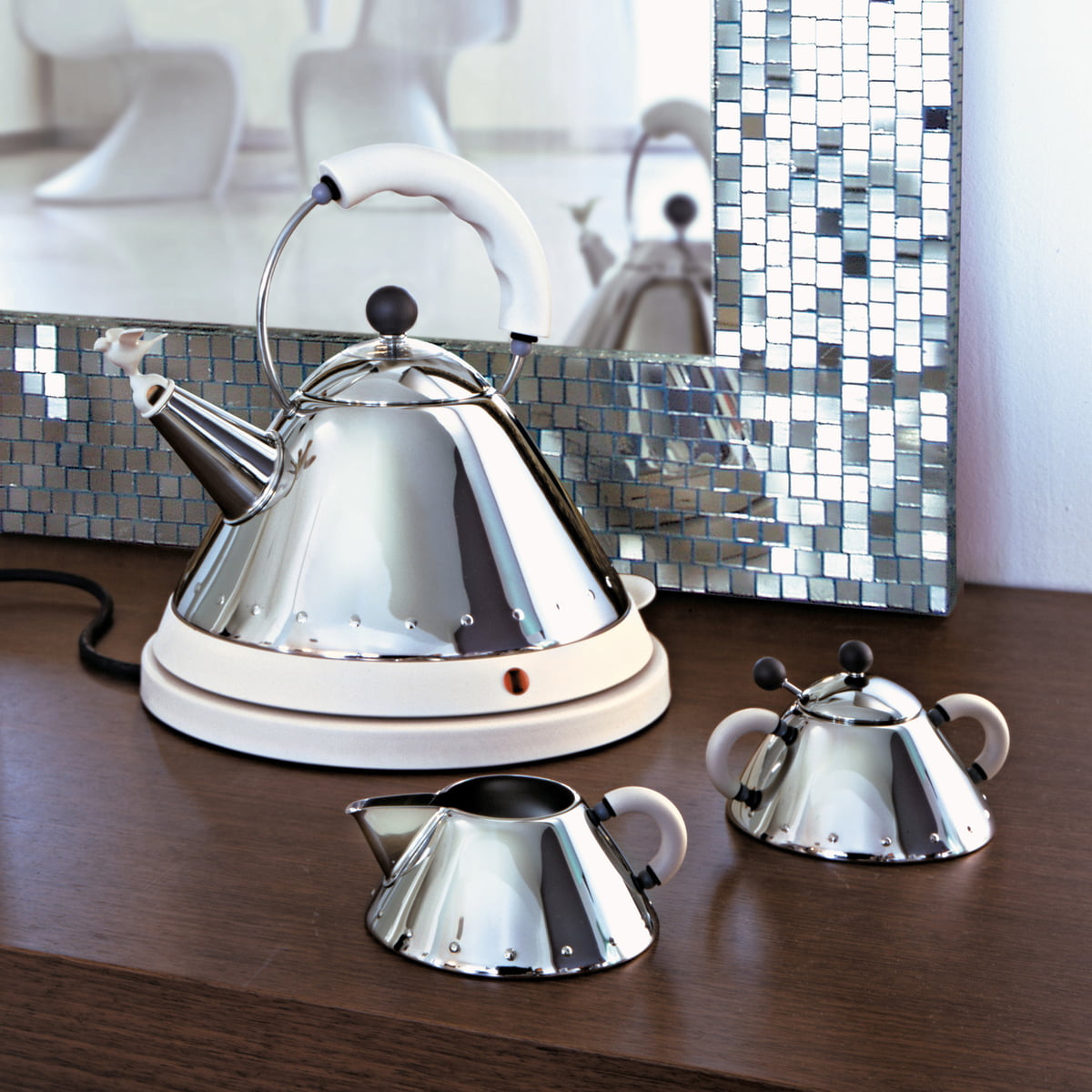 Alessi MG32AZ – Elektrischer Wasserkocher 1,5 l aus Edelstahl mit hellblauem Kunststoffakzent