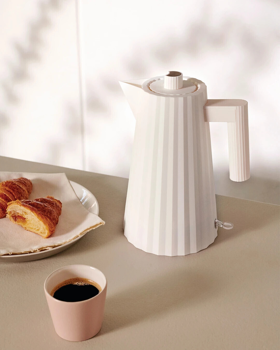 Alessi Plisseé Wasserkocher 1,7l weiß