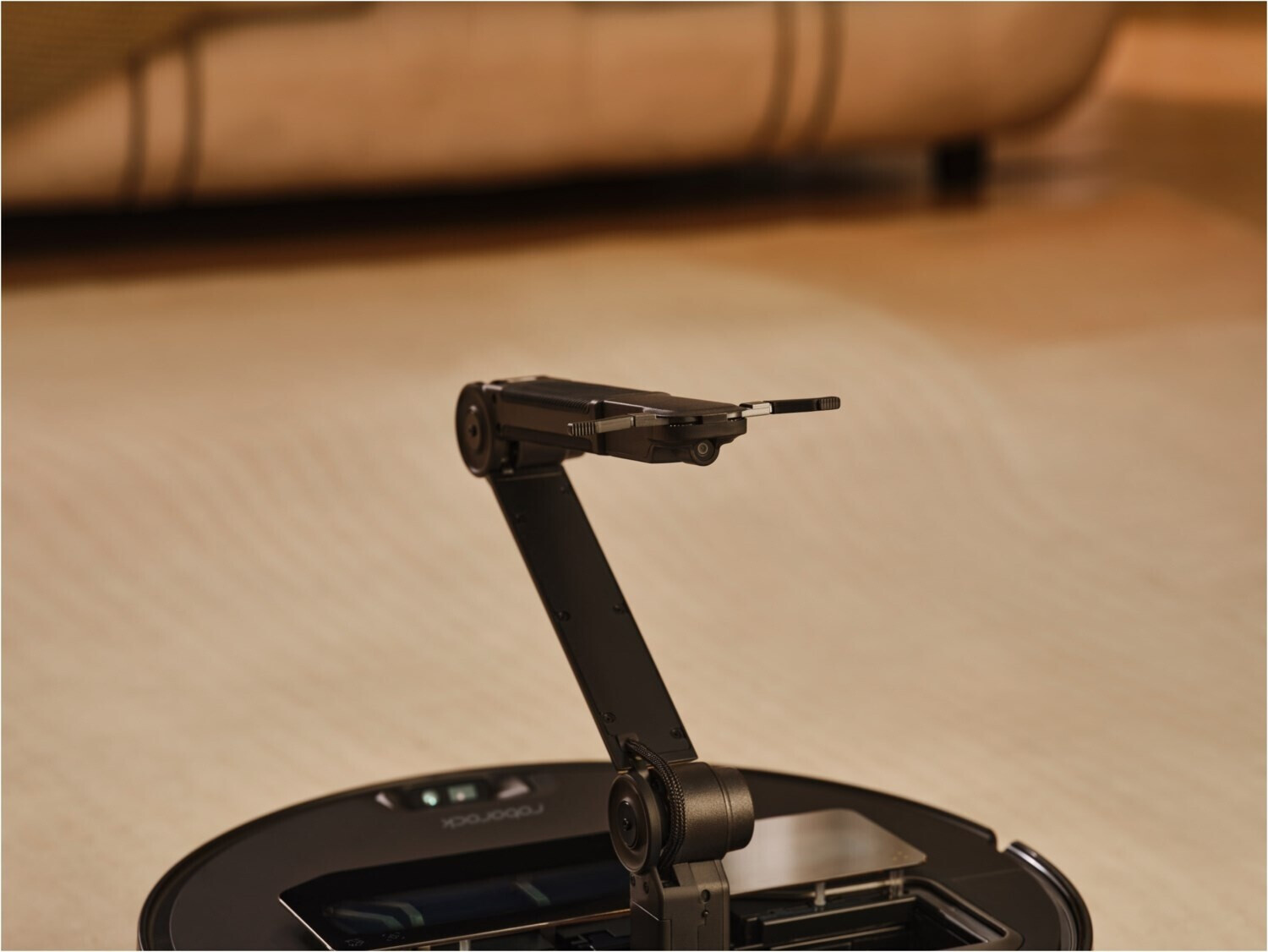 Roborock Saros Z70 schwarz mit Wasseranschluss