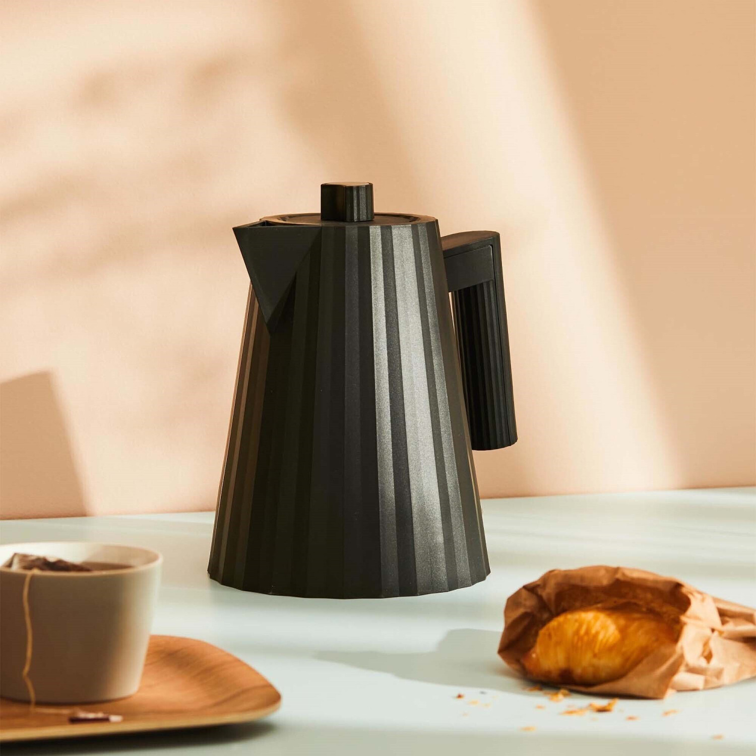 Alessi Plisseé Wasserkocher 1l schwarz