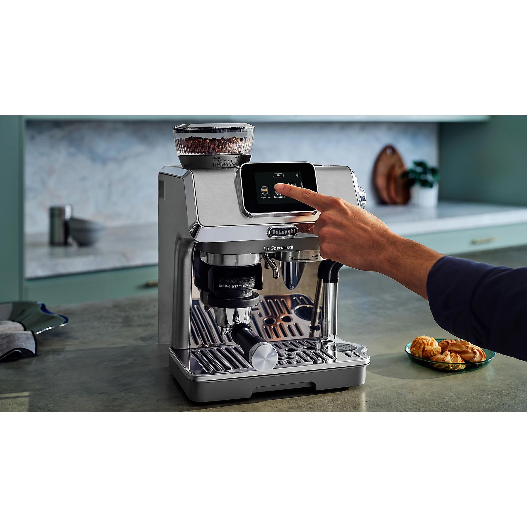 DELONGHI La Specialista Touch EC9455.M - Steuerung per Touchscreen, 8 voreingestellte Kaffee-Rezepte, Cold Brew, Espressomaschine Edelstahl/Schwarz